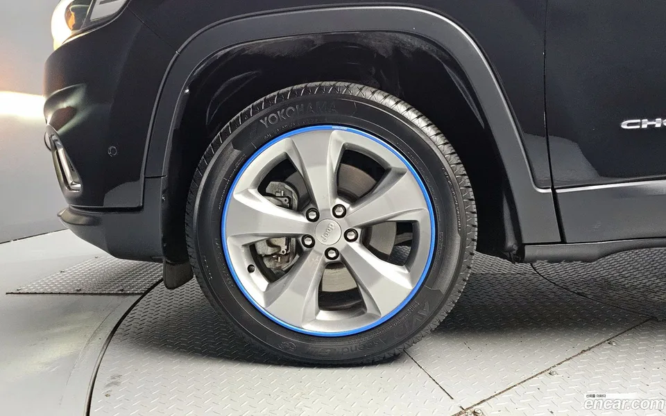 Jeep Cherokee 2.4 AWD 2022 — миниатюра 2