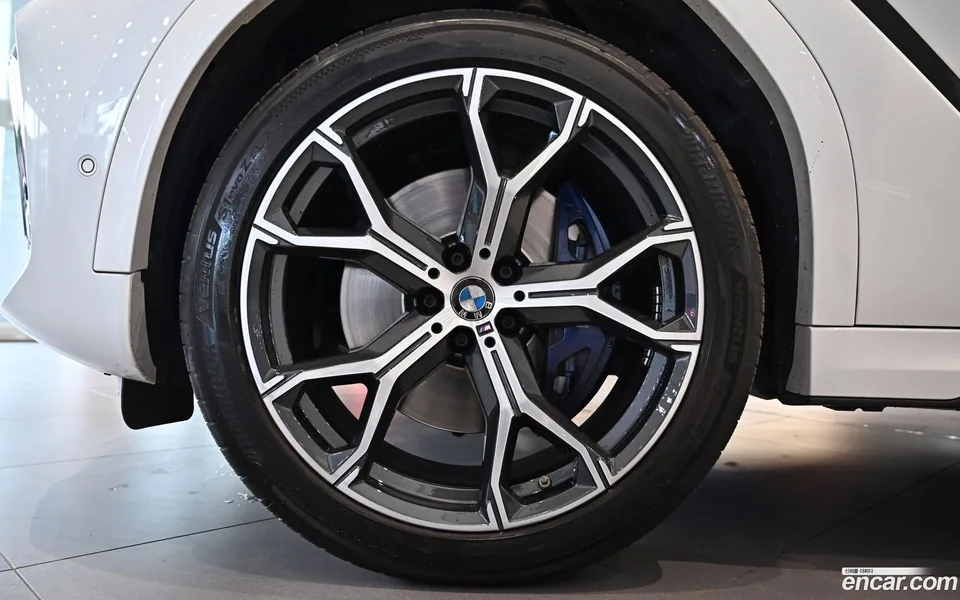 BMW X6 xDrive40i M 2022 — миниатюра 2