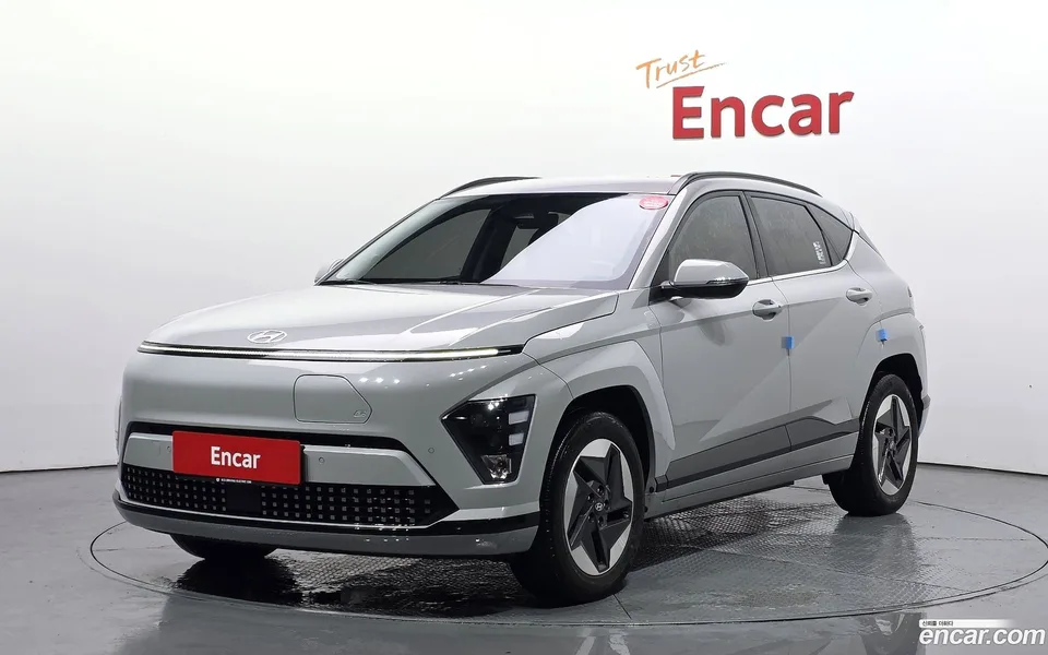 Hyundai Kona Electric 2023 — фото 1, купить с доставкой в Москву