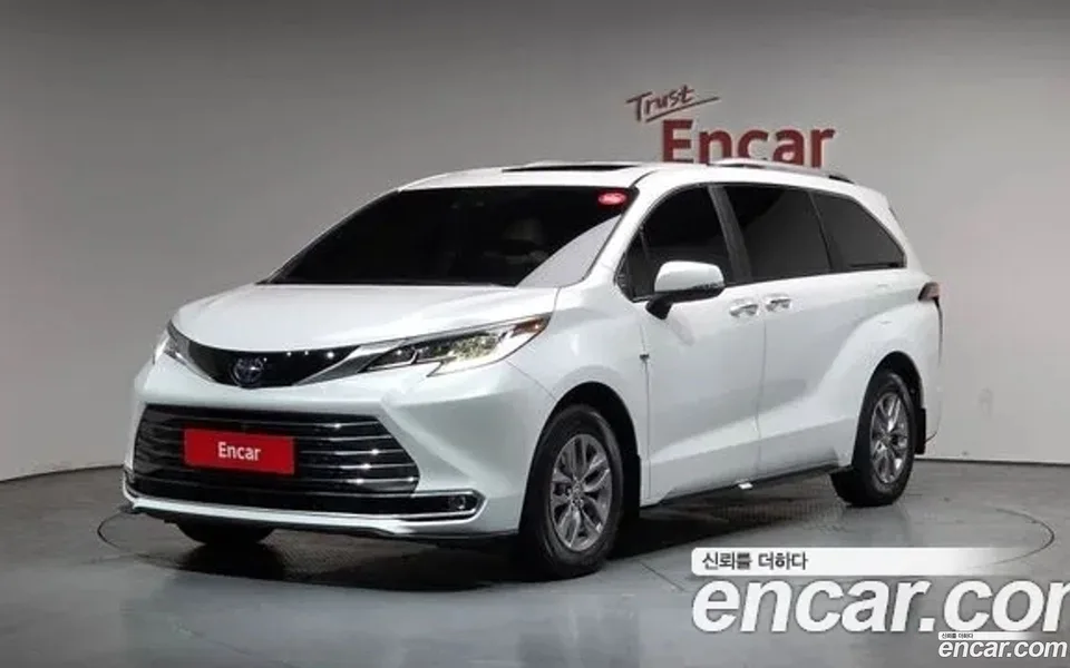 Toyota Sienna 2.5 AWD 2024 — фото 1, купить с доставкой в Москву