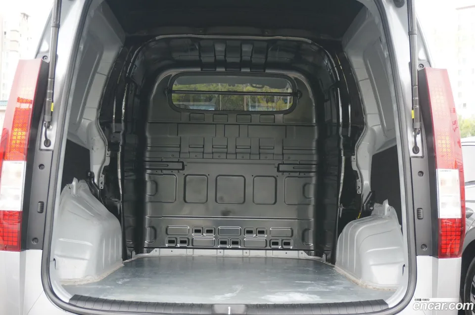 Hyundai Staria 5 2023 — миниатюра 2