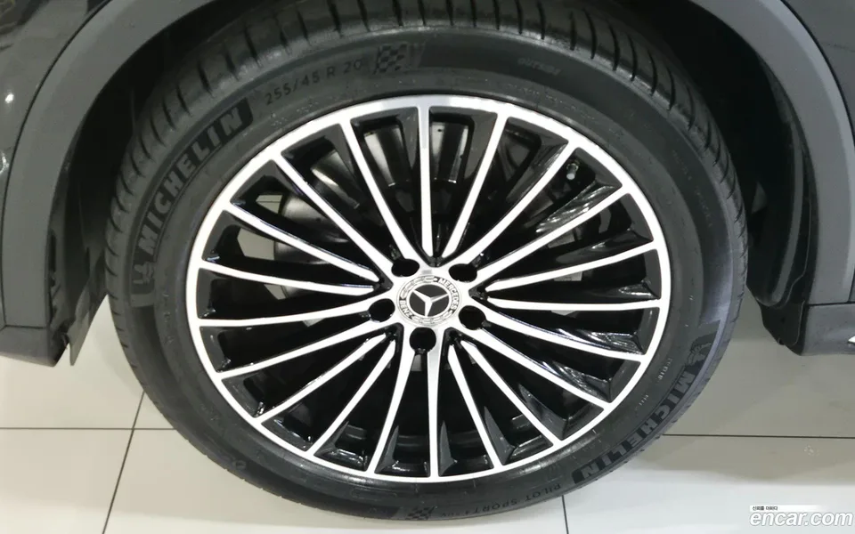 Mercedes-Benz GLC-Class GLC300 4MATIC AMG Line 2025 — миниатюра 2