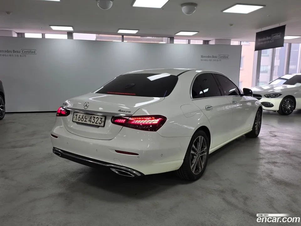 Mercedes-Benz E-Class E350 4MATIC 2022 — миниатюра 2