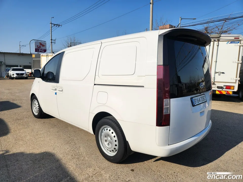 Hyundai Staria 3 2023 — миниатюра 2