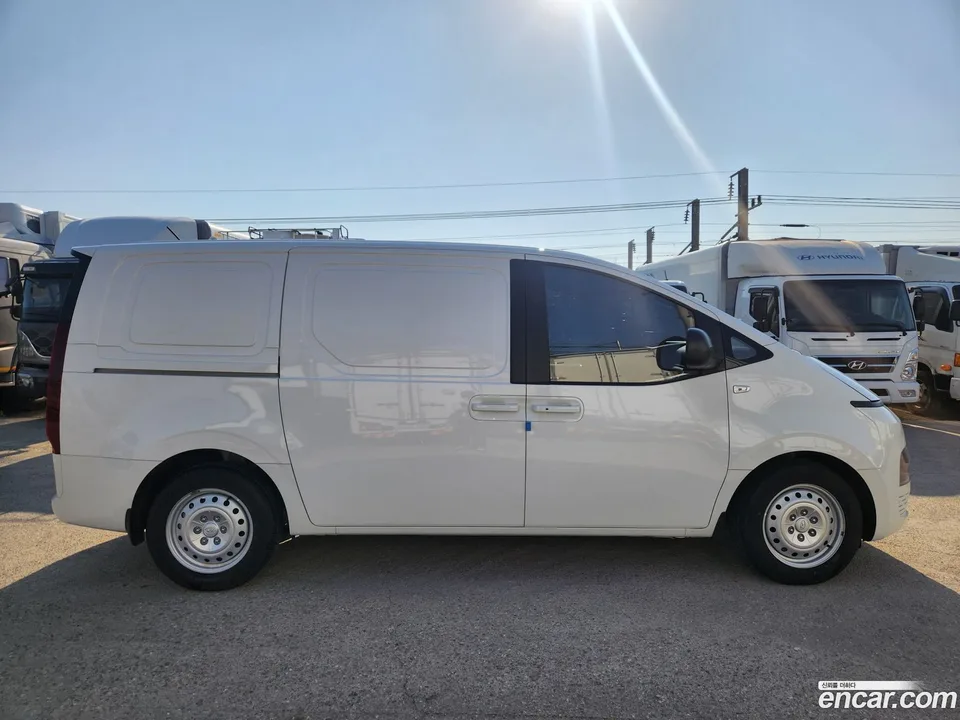 Hyundai Staria 3 2023 — миниатюра 4