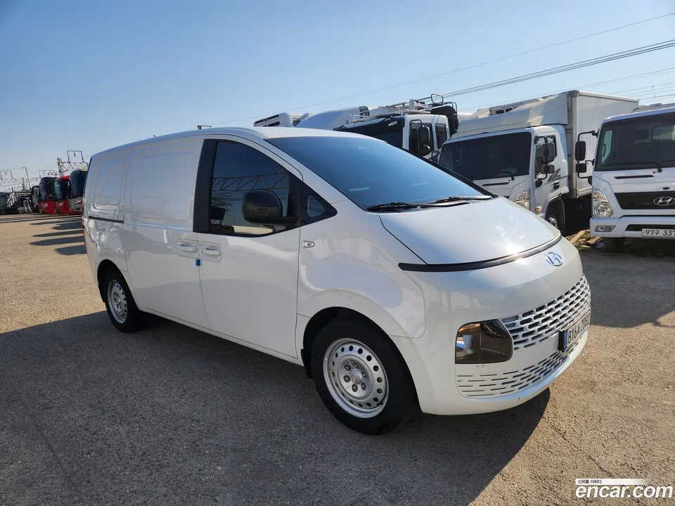 Hyundai Staria 3 2023 — фото 1, купить с доставкой в Москву