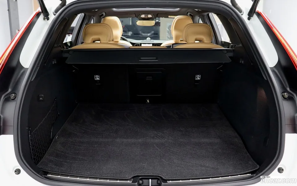 Volvo XC60 T8 2025 — миниатюра 5