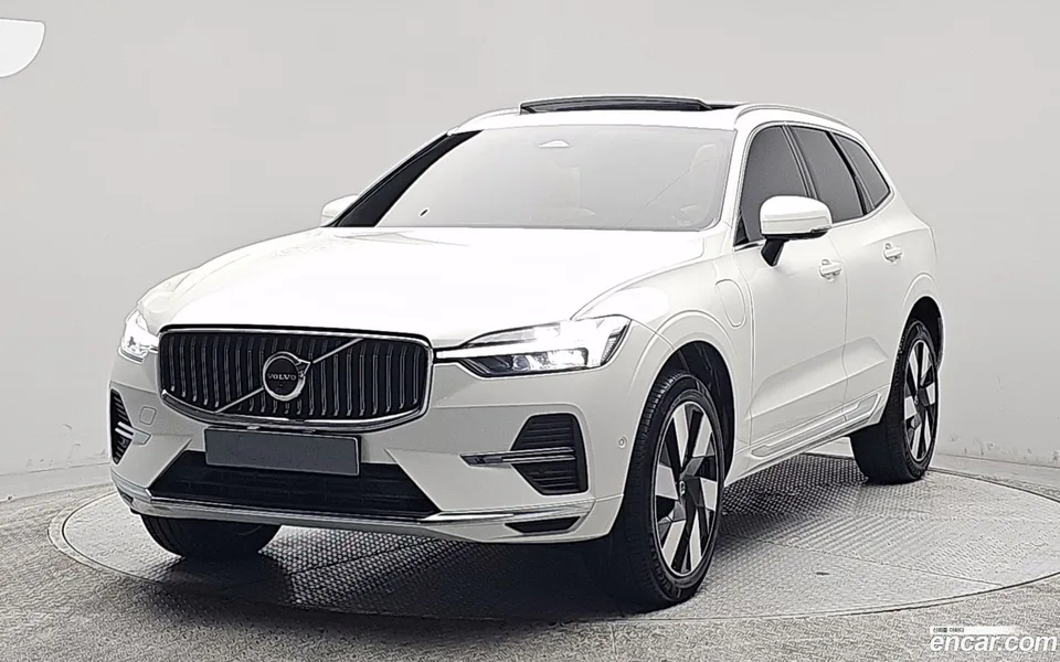 Volvo XC60 T8 2025 — фото 1, купить с доставкой в Москву