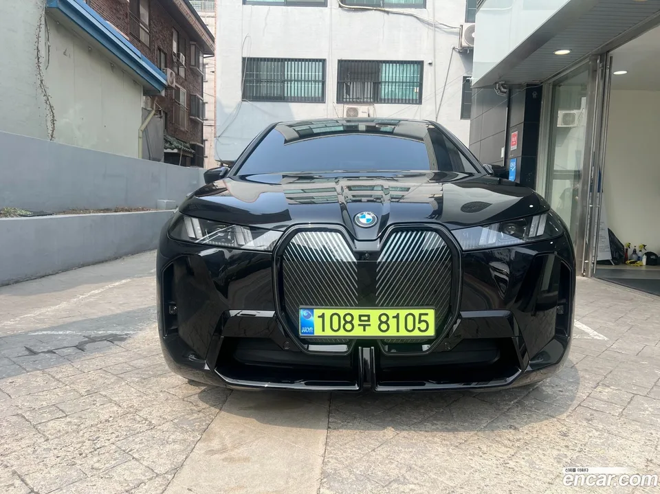 BMW iX xDrive45 M 2026 — фото 1, купить с доставкой в Москву