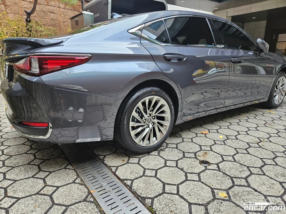 Lexus ES 300h 2024 — миниатюра 3