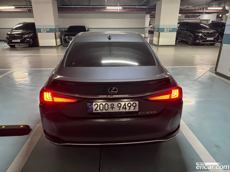Lexus ES 300h 2024 — миниатюра 4