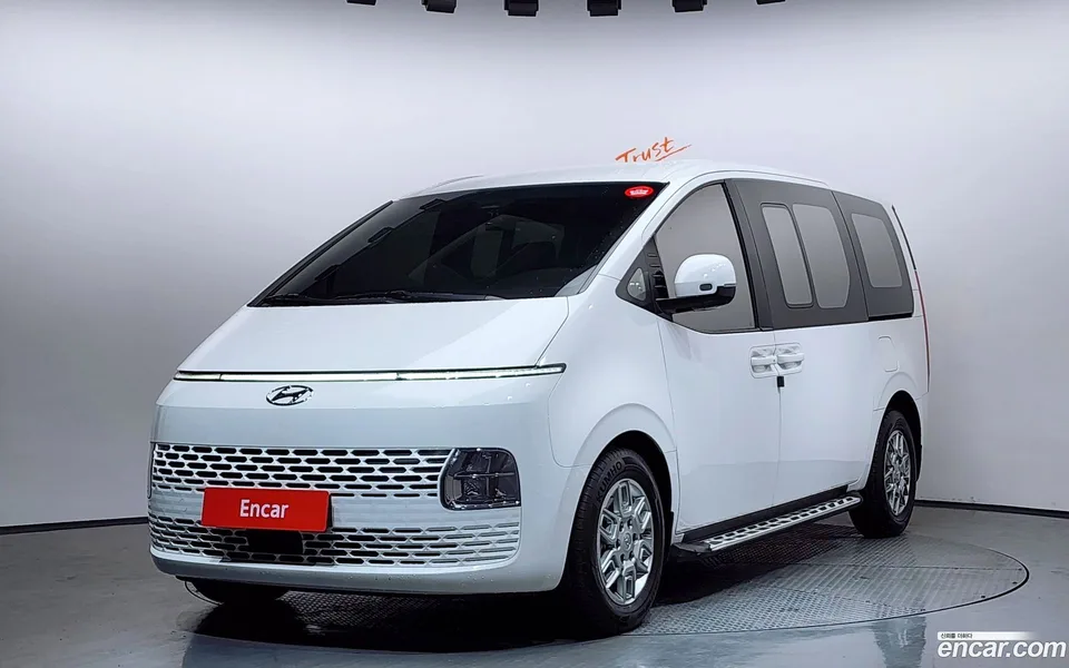 Hyundai Staria 5 2023 — фото 1, купить с доставкой в Москву