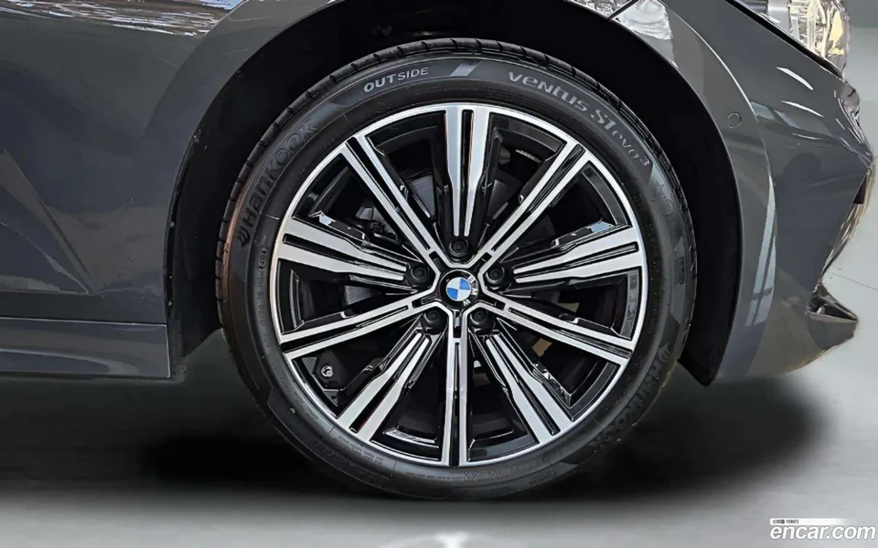BMW 3 Series 320i 2025 — миниатюра 2