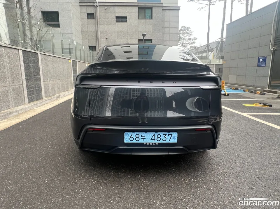 Tesla Model Y RWD 2025 — миниатюра 4