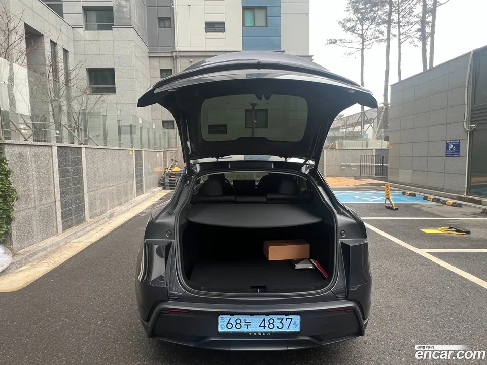 Tesla Model Y RWD 2025 — миниатюра 5