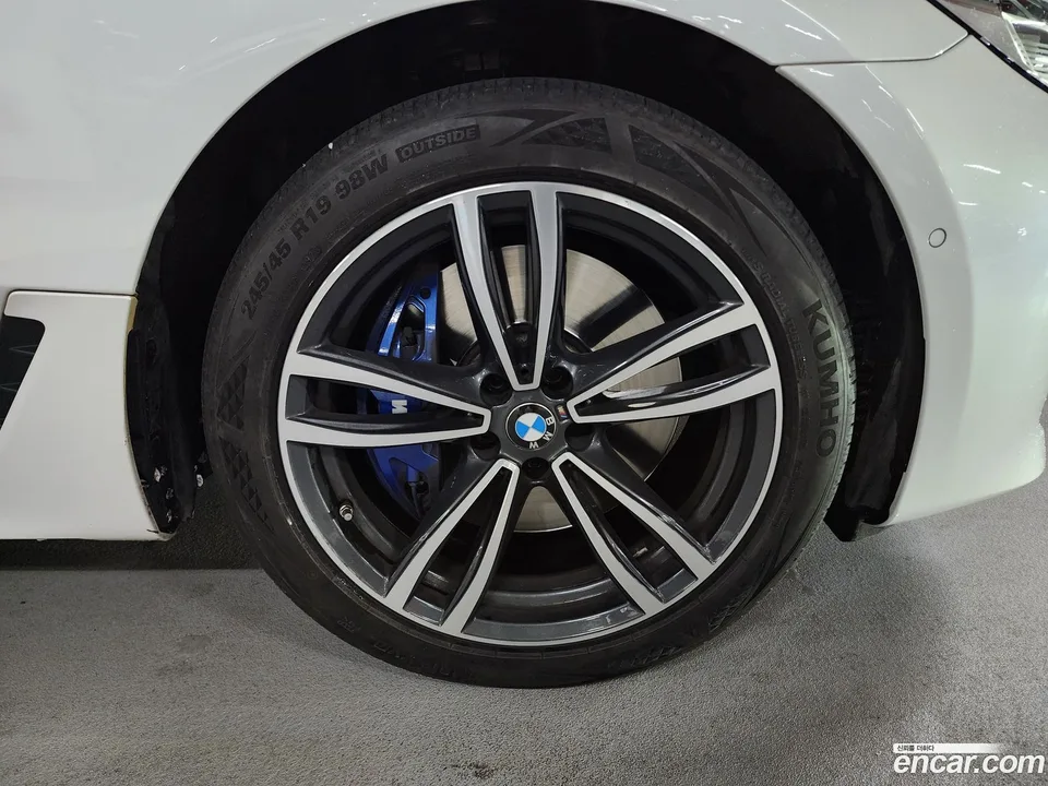 BMW 6 Series GT 620d xDrive M 2022 — миниатюра 5