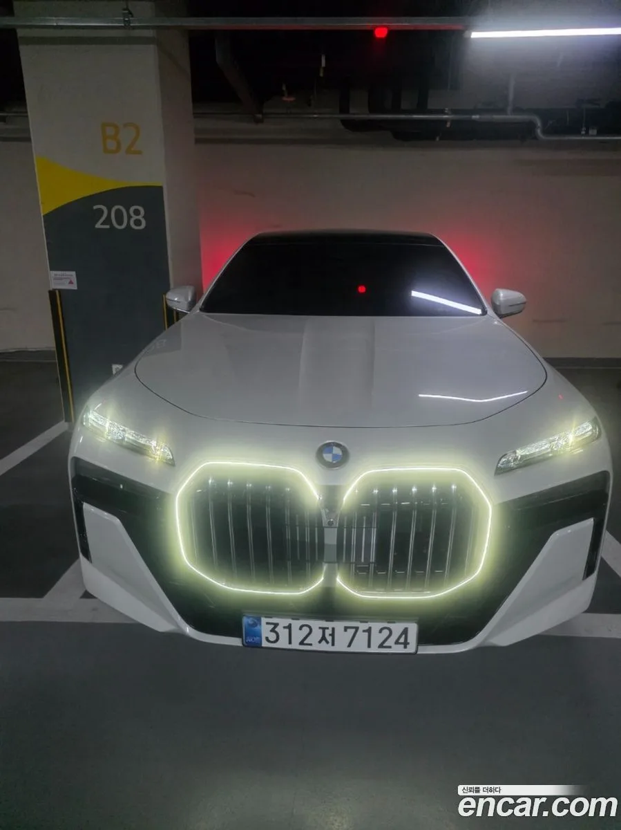 BMW 7 Series 740i xDrive M 2025 — фото 1, купить с доставкой в Москву