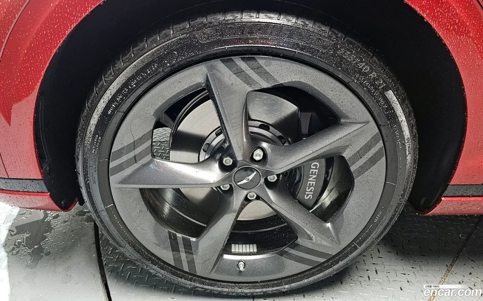 Genesis GV70 2.5T 2WD 2024 — миниатюра 2