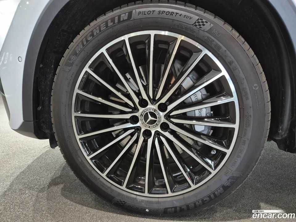 Mercedes-Benz GLC-Class GLC300 4MATIC AMG Line 2025 — миниатюра 2