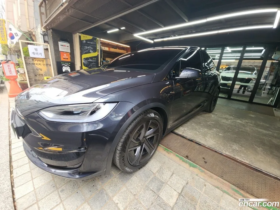 Tesla Model X 2026 — миниатюра 2