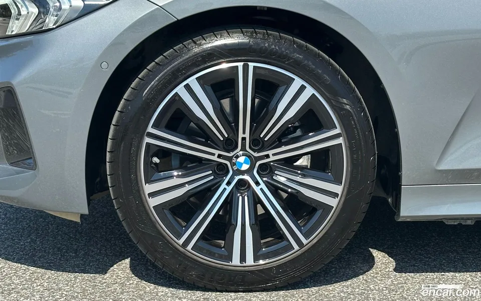BMW 3 Series 320i 2025 — миниатюра 2