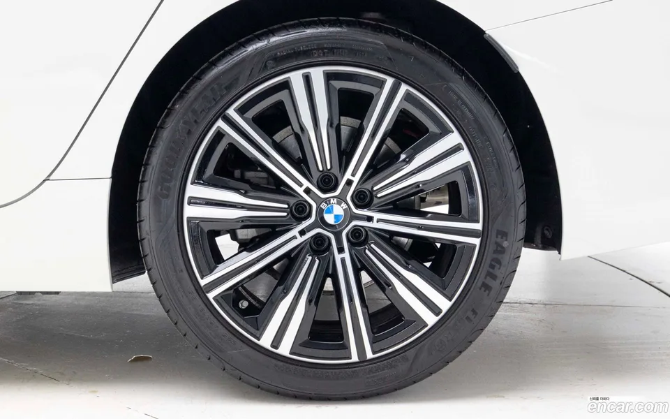 BMW 3 Series 320i 2025 — миниатюра 2
