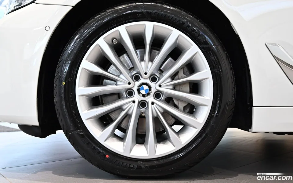 BMW 5 Series 530i 2022 — миниатюра 5