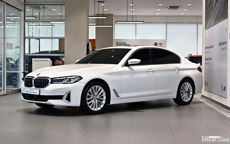 BMW 5 Series 530i 2022 — фото 1, купить с доставкой в Москву