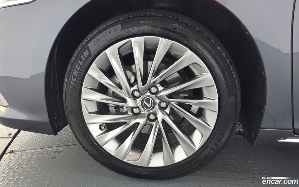 Lexus ES 300h 2025 — миниатюра 5