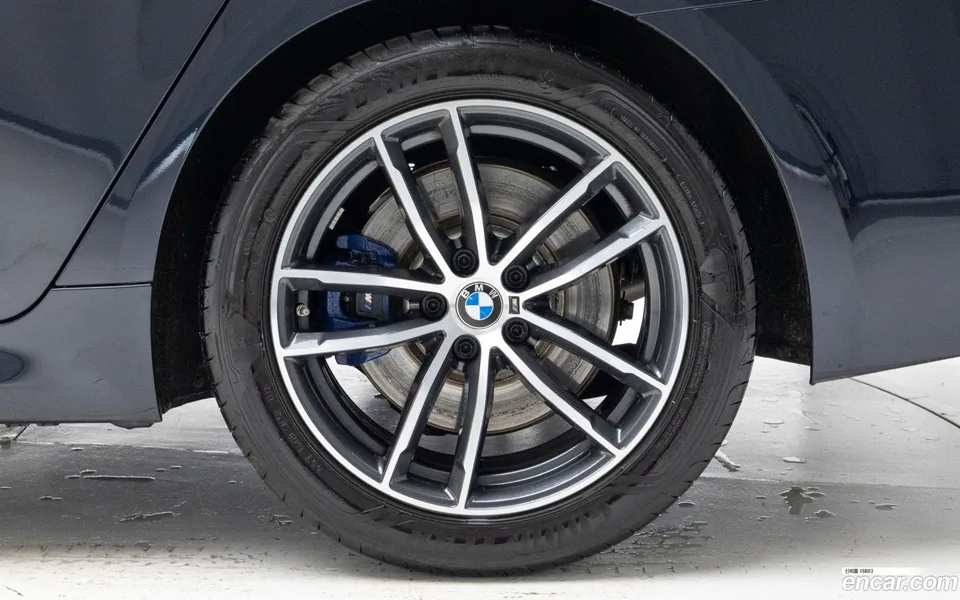 BMW 5 Series 520i M 2022 — миниатюра 2