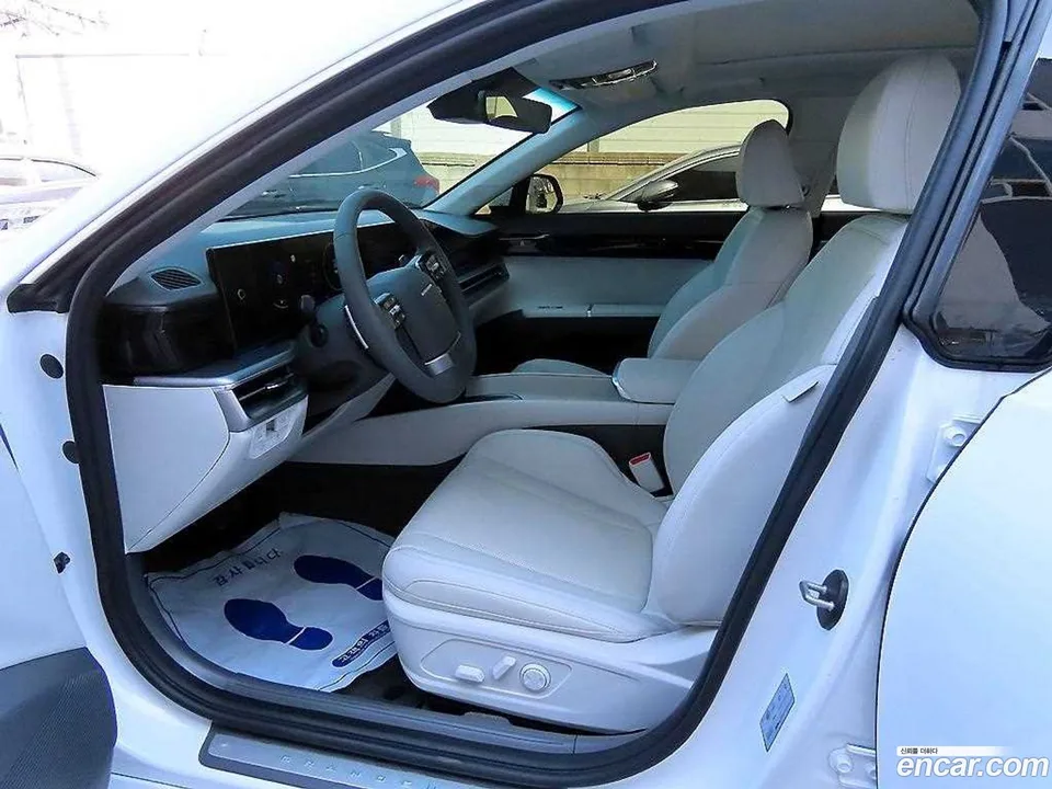 Hyundai Grandeur 2.5 2WD 2023 — фото 1, купить с доставкой в Москву