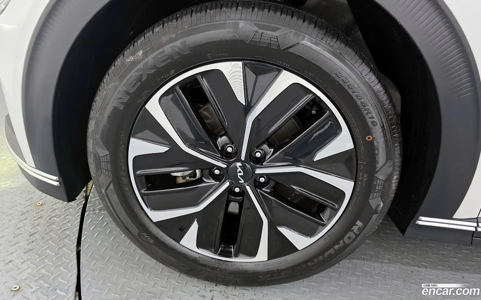 Kia EV6 2024 — миниатюра 2