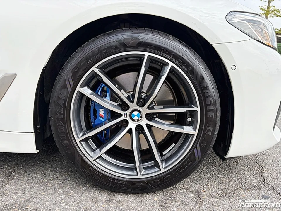 BMW 5 Series 520i M 2022 — миниатюра 2