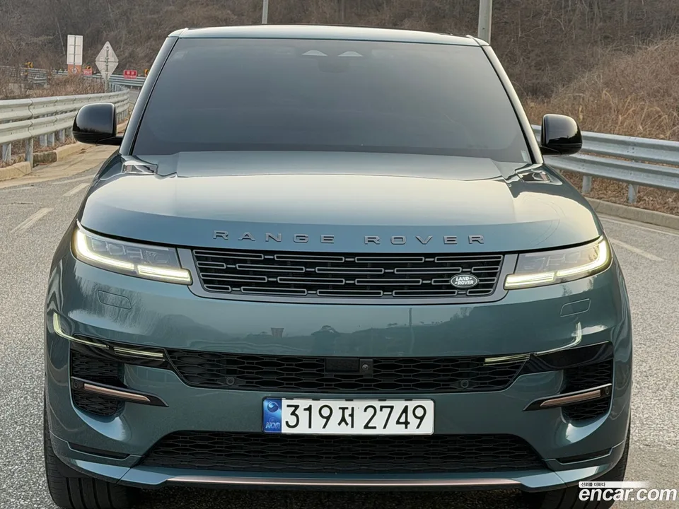 Land Rover Range Rover Sport D300 HSE 2023 — фото 1, купить с доставкой в Москву
