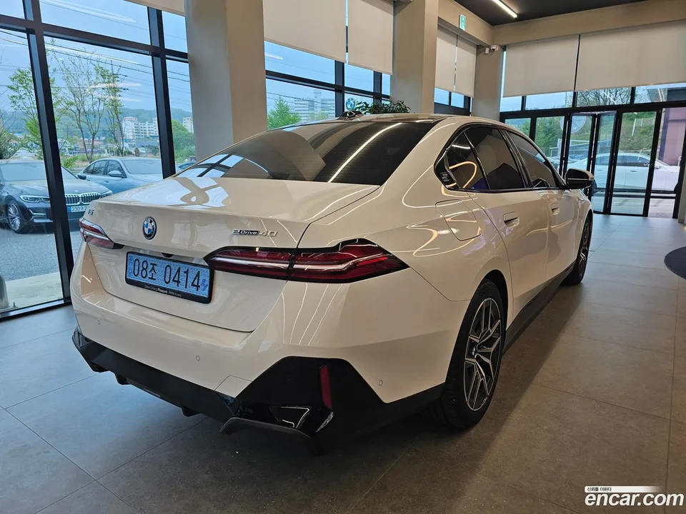 BMW i5 eDrive 40 M 2025 — миниатюра 4