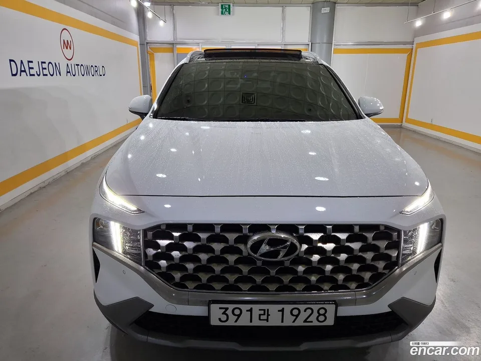 Hyundai SantaFe 2.5T 2WD 2023 — фото 1, купить с доставкой в Москву