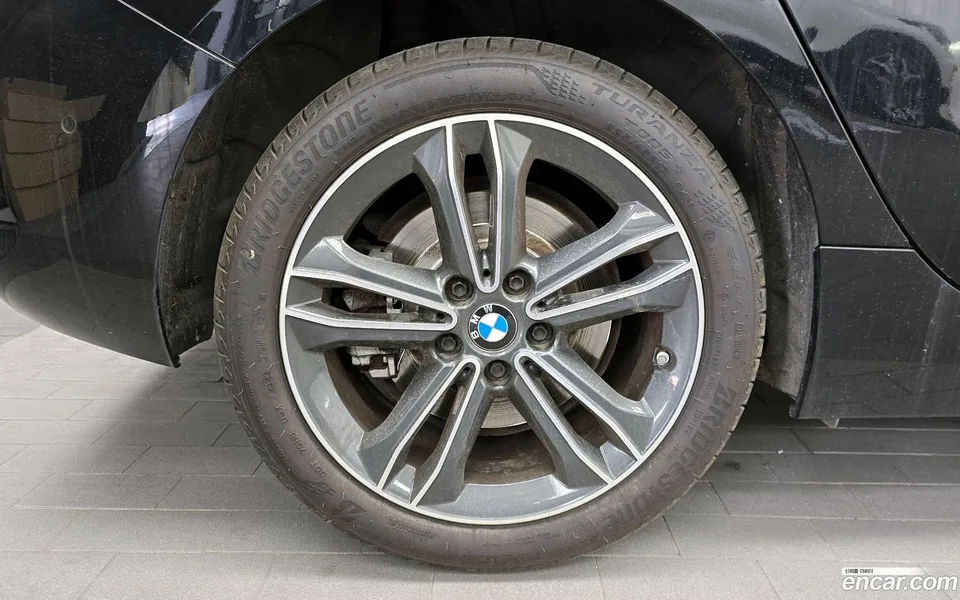 BMW 1 Series 120i 2023 — миниатюра 2