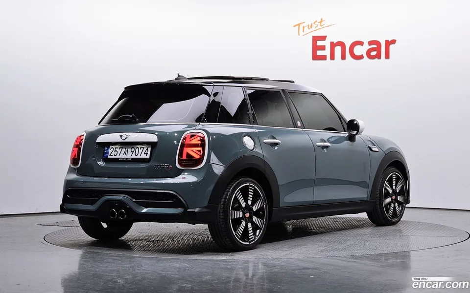 MINI Cooper S 5 2023 — миниатюра 2