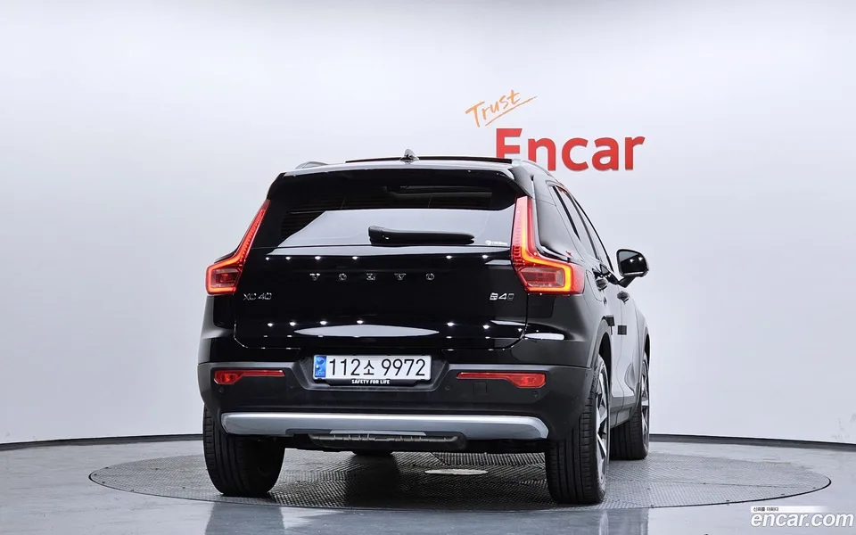 Volvo XC40 B4 2023 — миниатюра 4