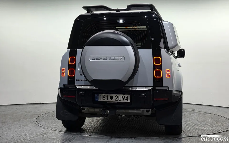 Land Rover Defender 110 P300 X- SE 2024 — миниатюра 4
