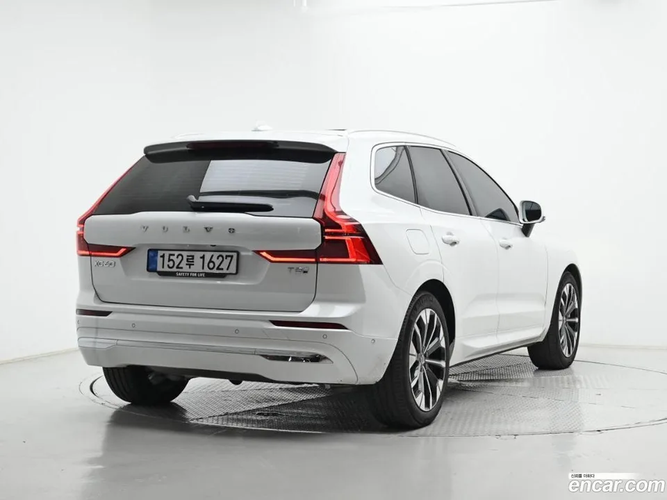 Volvo XC60 T8 2025 — фото 1, купить с доставкой в Москву