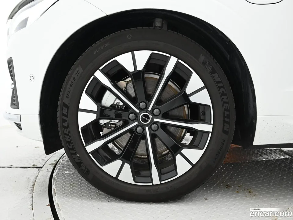 Volvo XC60 T8 2025 — миниатюра 5