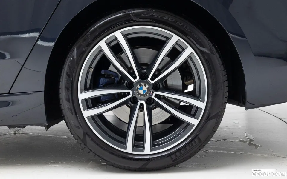 BMW 6 Series GT 620d M 2023 — миниатюра 2