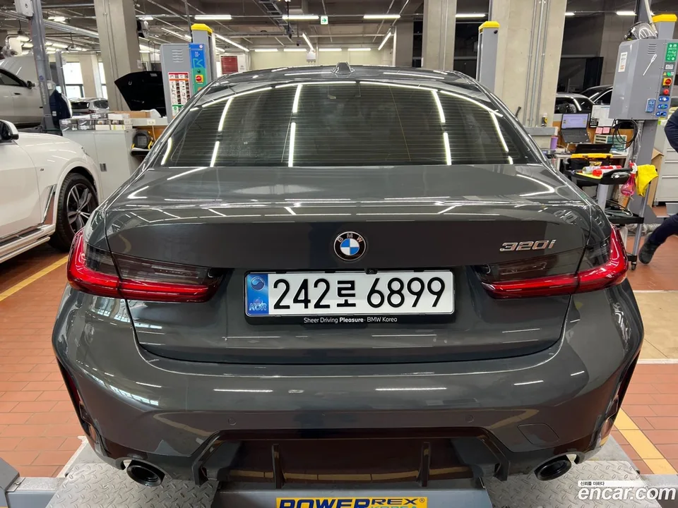 BMW 3 Series 320i M 2025 — миниатюра 2