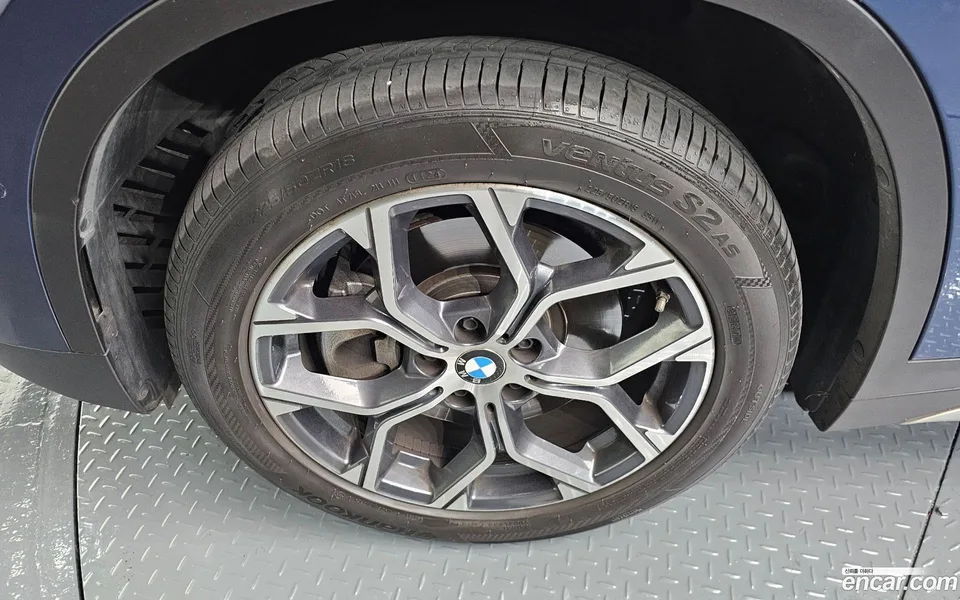 BMW X1 xDrive 20i xLine 2022 — миниатюра 5