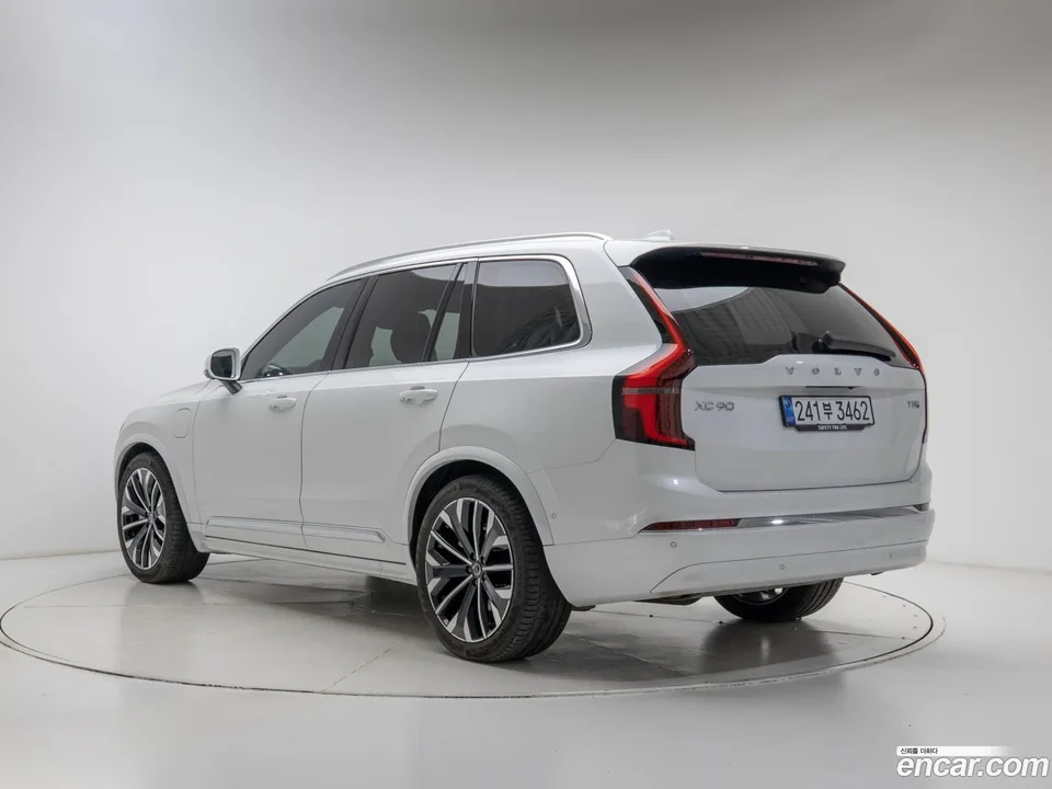 Volvo XC90 T8 2025 — миниатюра 4
