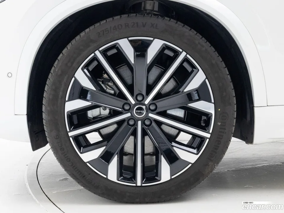 Volvo XC90 T8 2025 — миниатюра 5