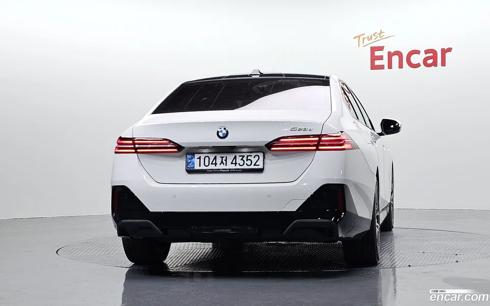 BMW 5 Series 523d M 2023 — миниатюра 4
