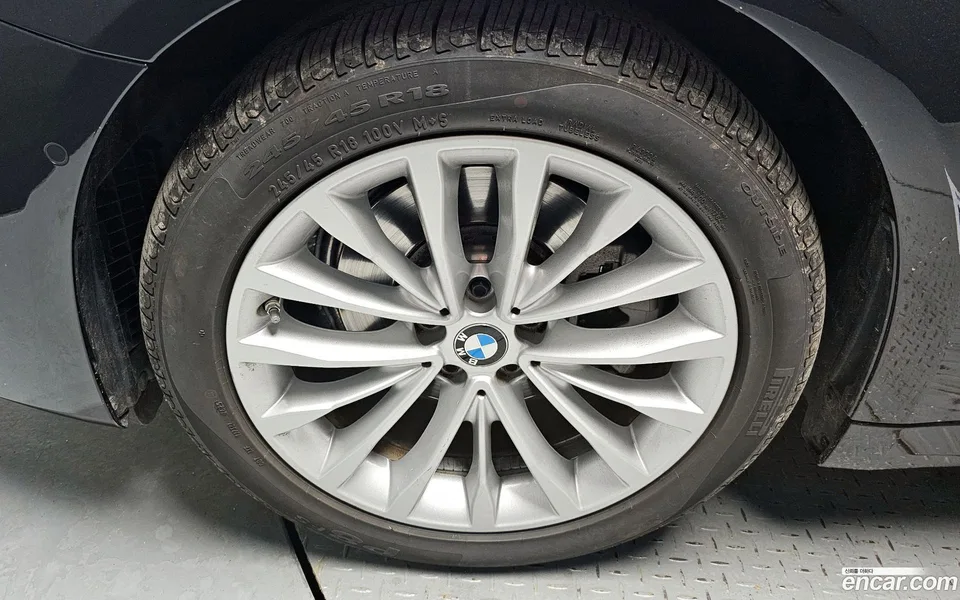 BMW 5 Series 520i 2023 — миниатюра 2