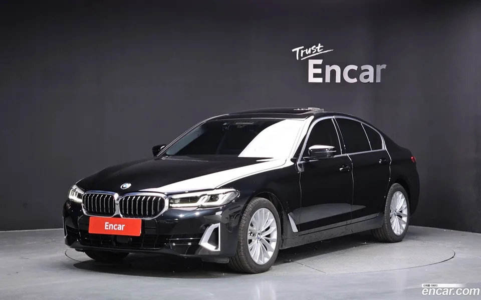 BMW 5 Series 520i 2023 — фото 1, купить с доставкой в Москву